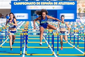 110 m. vallas fem del Heptalón con la plusmarquista nacional María Vicente