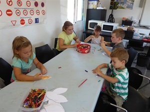 Los alumnos de este cole de septiembre realizan actividades y juegos durante la jornada