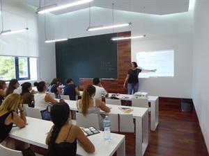 El curso de C2 de Valencià arrancó ayer en la Seu Universitària
