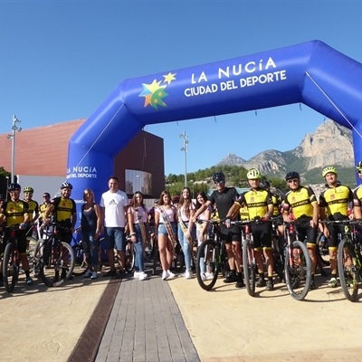 300 ciclistas llenaron las calles de La Nucía en el  "VIII Día de la Bici"