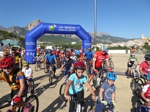 Más de 300 ciclistas participaron en esta octava edición