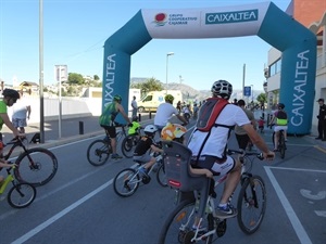 Ciclista de todas las edades participaron en el VIII Día de la Bici