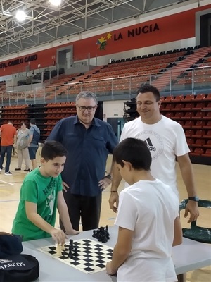 Luís Barona, dtor deportivo FACV  y Sergio Villalba, concejal de Deportes visitando la Jornada de Tecnificación