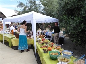 La fiesta en el CEM Captivador recaudó fondos para el Programa de Alimentos de La Nucia