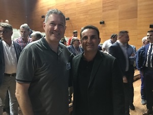 El gran maestro internacional de Ajedrez Miguel Illescas junto a Bernabé Cano en el Congreso