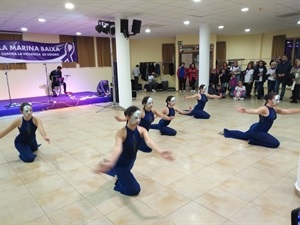 La Escuela de Danza de La Nucía se sumó a esta acción con una pieza de danza contra la Violencia de Género