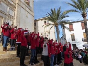 El coro escolar de La Muixara fuer el protagonista de la inauguración