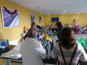 Este reparto se ha realizado en el Centro Social El Calvari, donde está ubicado el Programa de Alimentos de La Nucía