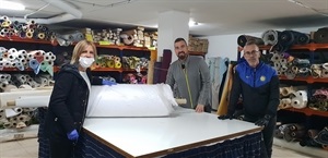 Empresas de textil, como Cortinas Catalá de La Nucía, han donado de forma gratuita el material
