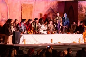 Escena de la "Última Cena" en "La Passió" de La Nucía en 2019