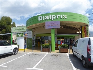 En Supermercado Dialprix se ha ubicado también un punto solidario para el Programa de Alimentos