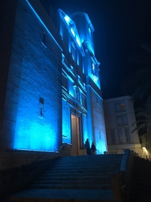 Durante una semana la Iglesia estará iluminada de azul
