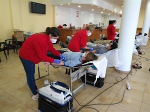 En la captación extraordinaria de sangre de Navidad 57 personas donaron sangre y alimentos en el Salón Social el Cirer
