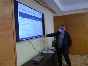El profesor  Francisco Monllor durante su explicación