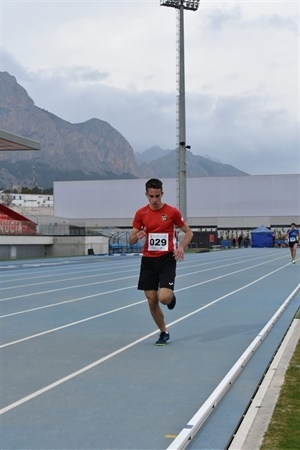 El nuciero Aaron Corcoles participó en los 1.500 metros
