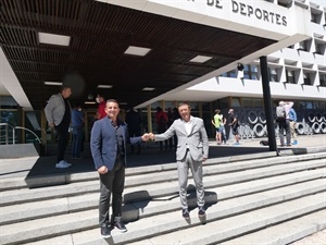 José Hidalgo, presidente FETRI y Bernabé Cano, alcalde de La Nucía, tras la firma del convenio